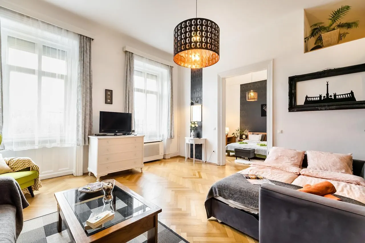 בודפשט Park View Apartment With Sauna, A/C