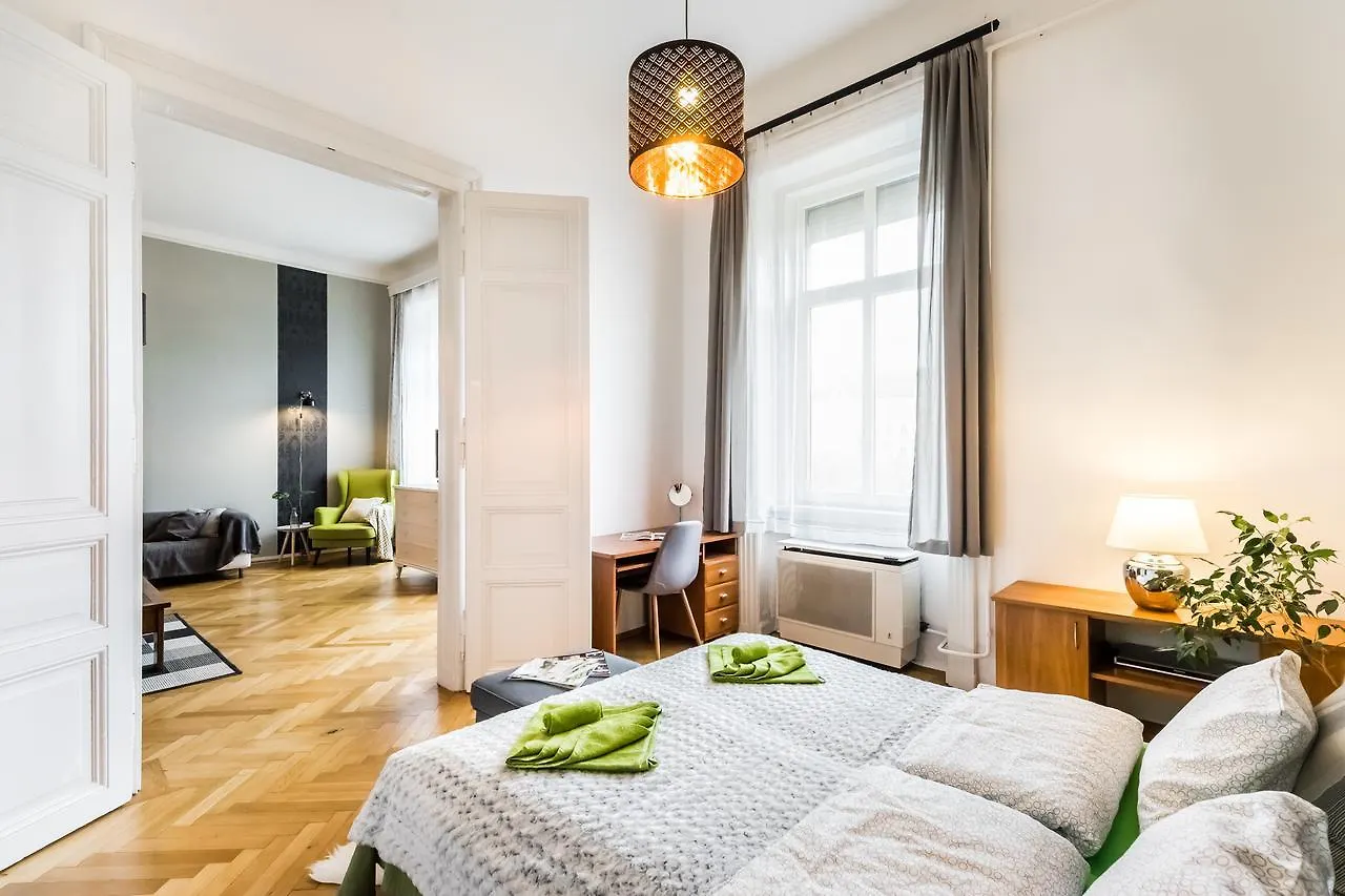 בודפשט Park View Apartment With Sauna, A/C