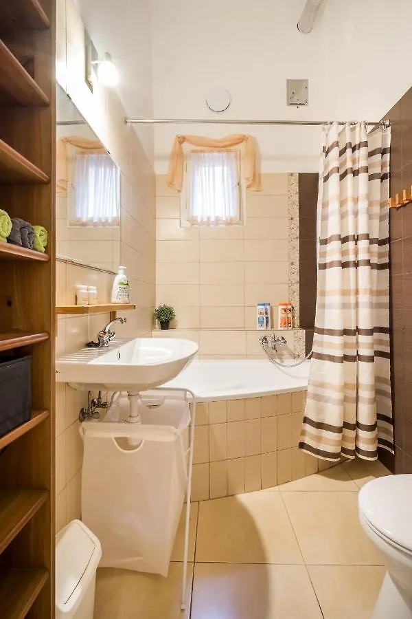 בודפשט Park View Apartment With Sauna, A/C 0*,  הונגריה
